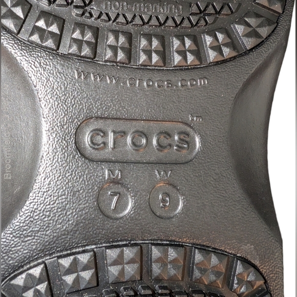 On The Clock Slip Resistant Slip On unisex Crocs - Picture 6 of 12